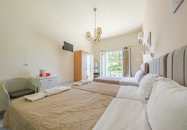 Family Rooms Tolo Pension
